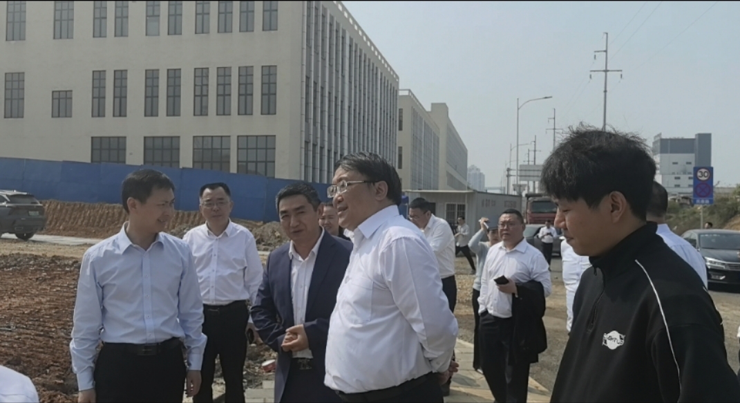 秀山縣領(lǐng)導(dǎo)深入調(diào)研武陵艾工廠建設(shè)